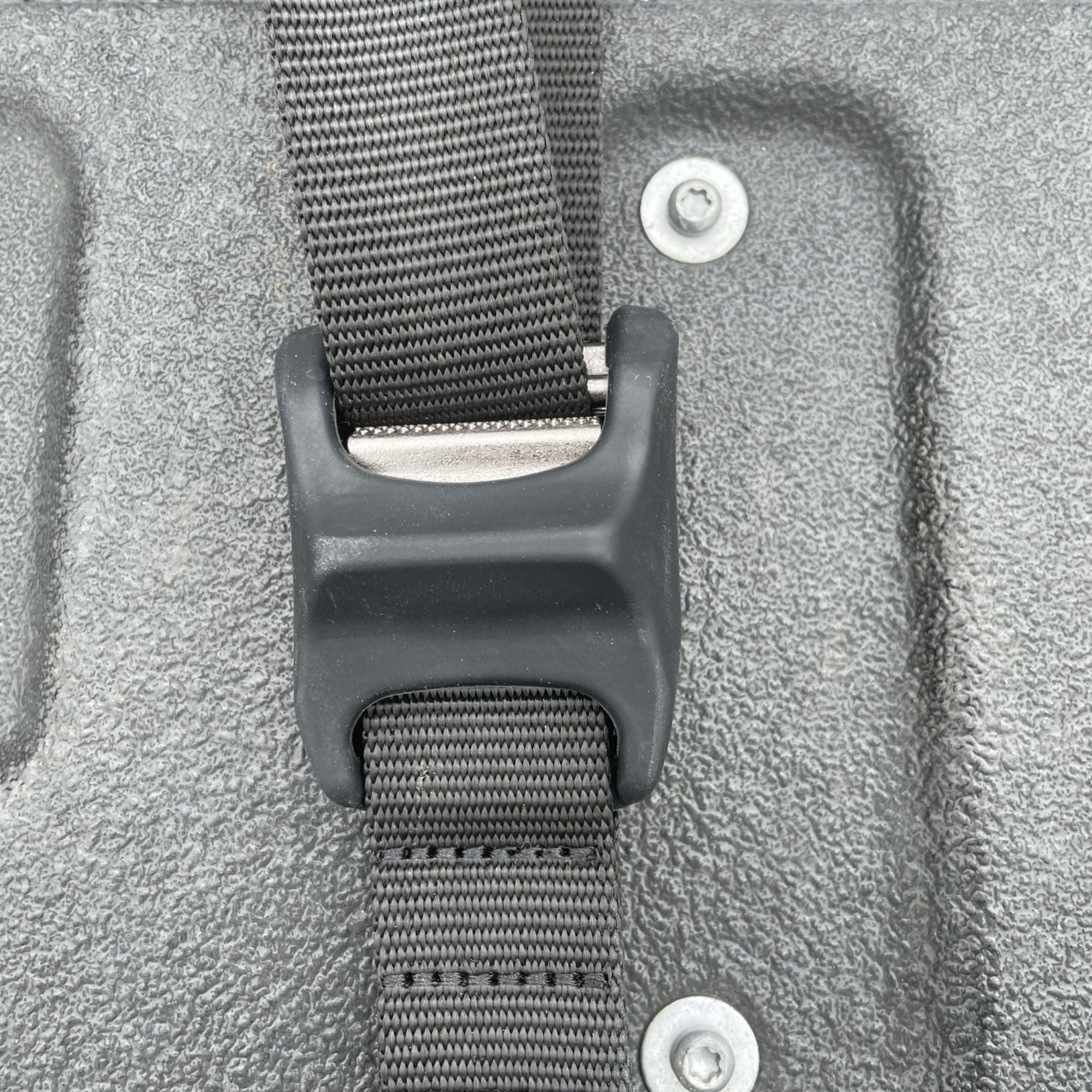 cor surf tailgate truck pad for surf boards and longboards with scrath resistant tie down straps