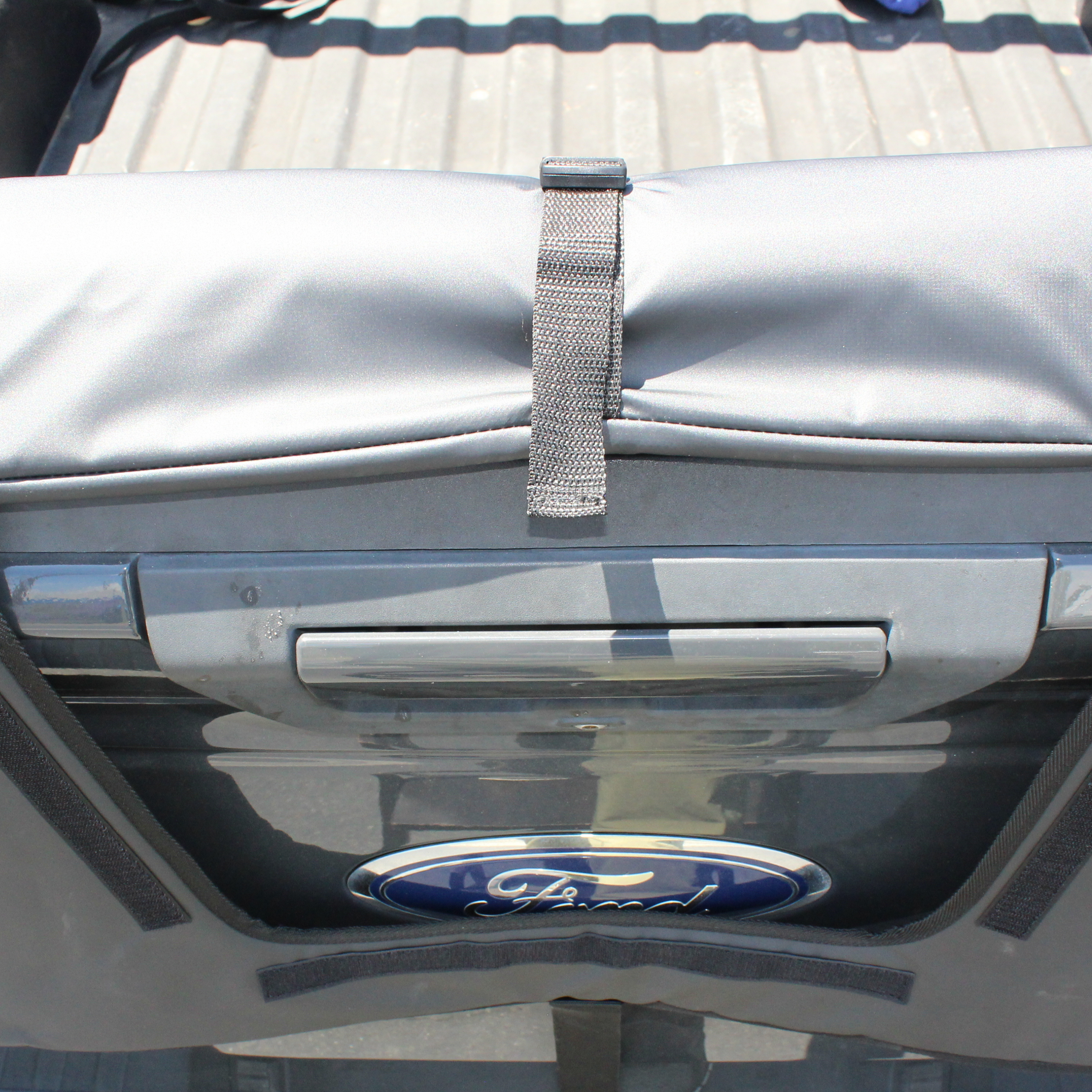tailgate pad with tailgate flap that opens